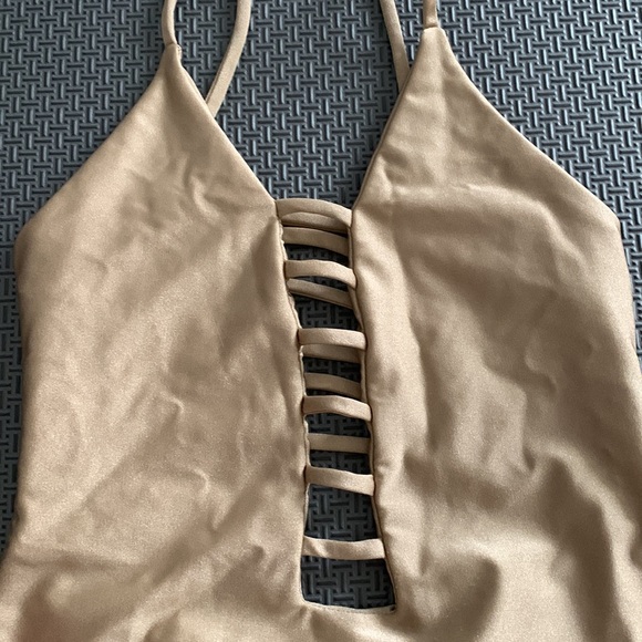 Montce Caged Gold Metallic One Piece, Size M - Picture 4 of 15